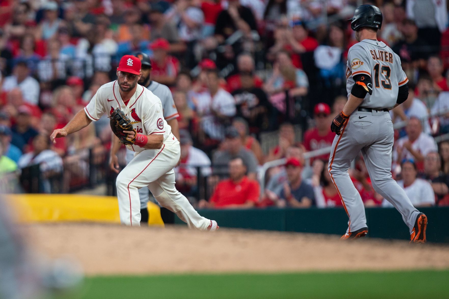 Cardinals try to even up series against Giants